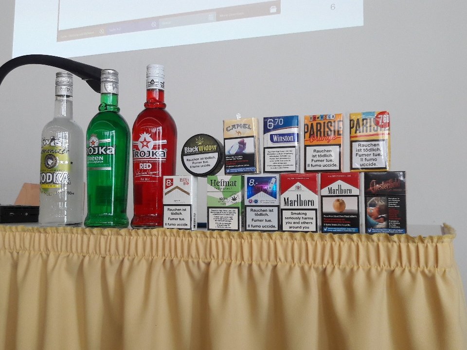 JugendschutzCH's tweet photo. Jetzt #live in #Kirchberg:
#Jugendschutz Informationsveranstaltung für Gemeinden aus dem #Emmental.
#Testkäufe #Schulungen #PhilGoodLabel #Alkohol #Tabak https://t.co/h1ZPSNMLnD