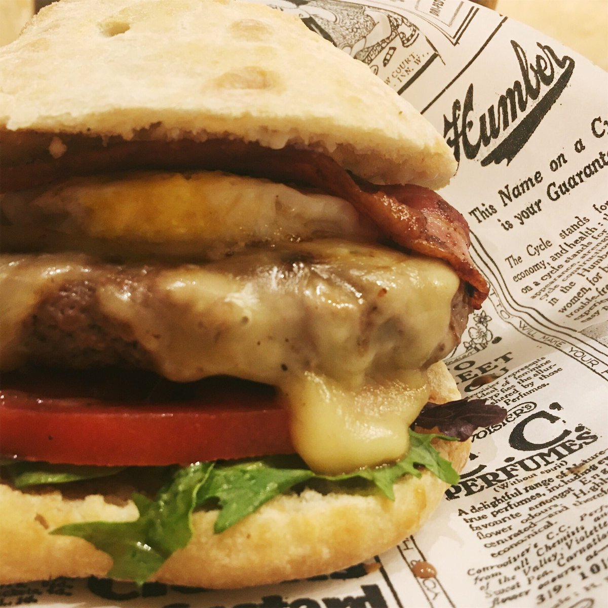 ¿Todavía no nos has visitado en #Barcelona? Ven a conocernos en el Carrer Fígols, 34! Al lado del #metro de #LesCorts! 😏💥