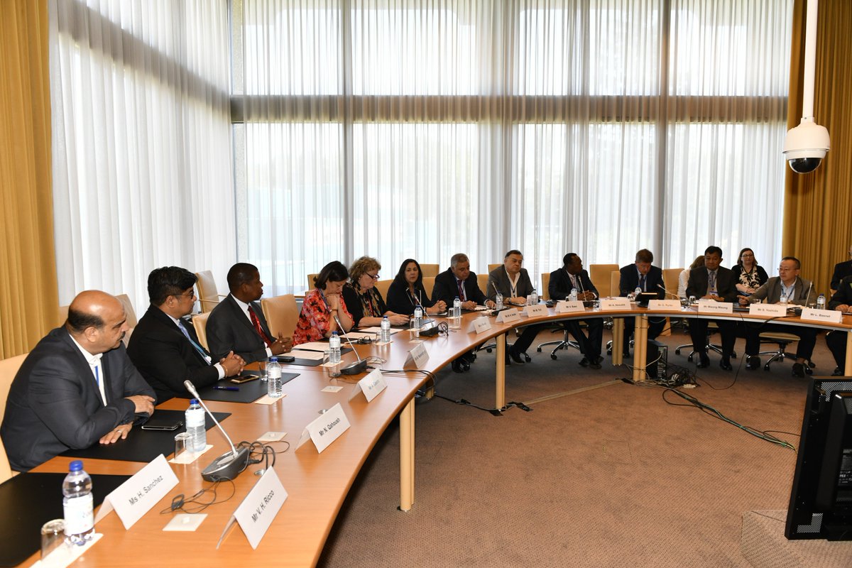 andremh21's tweet photo. Signature today of an agreement by #Unions to protect #migrants workers from Asia/Pacific, Africa, Arab States and the Americas. Good step forward for #DecentWork and #SocialJustice for all.#ILC2018 https://t.co/b1TOaktdAC
