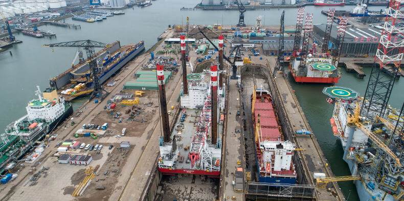 VesselFinder's tweet photo. Refit for Jack-up MPI Enterprise at Damen Verolme Rotterdam
https://t.co/DhHJ6HOLZ6 #Damen #MPIEnterprise #WindTurbineInstallationVessel #MPIOffshore #Vroon https://t.co/PqhJoM9SdA