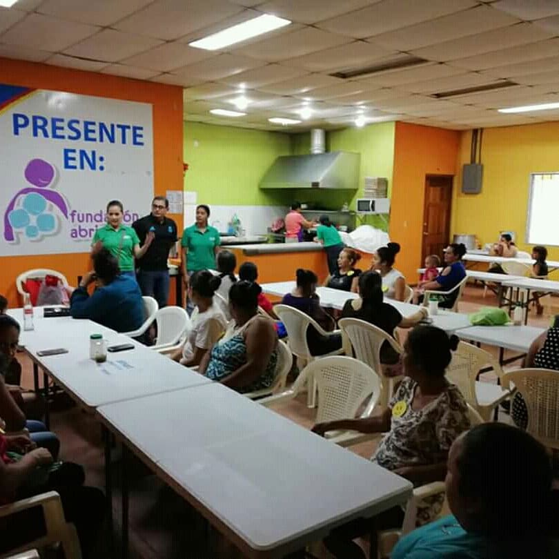 jcimerendon's tweet photo. #JCIMERENDON llevo a cabo el domingo pasado su proyecto Regala una Sonrisa a Mamá, en el cual tuvimos la oportunidad de compartir con las madrecitas que se encontraban albergadas en la Fundación Abrigo del Hospital Mario Catarino Rivas.
#YoSoyelCambio
#ChangesBeginWithMe https://t.co/wVD9lrWrAC