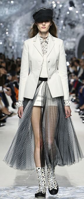 花のち晴れの衣装情報です。 メグリン役の飯豊まりえちゃんが着ていた