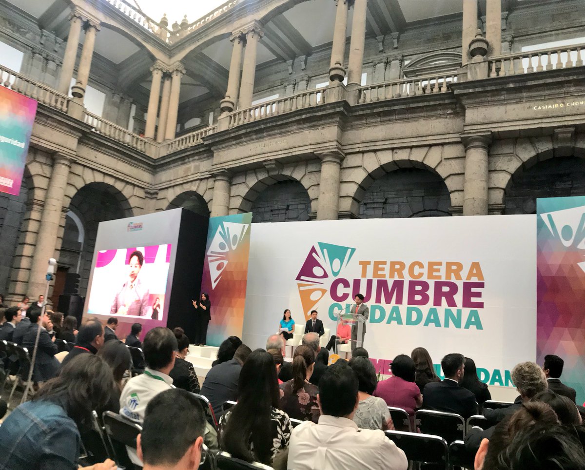. “A nosotros nos toca insistir, reconstruir puentes donde nunca se lograron. La #3aCumbreCiudadana se hizo pensando en lo que soñamos y anhelamos, en el México por el que estamos dispuestos a dar la vida.”