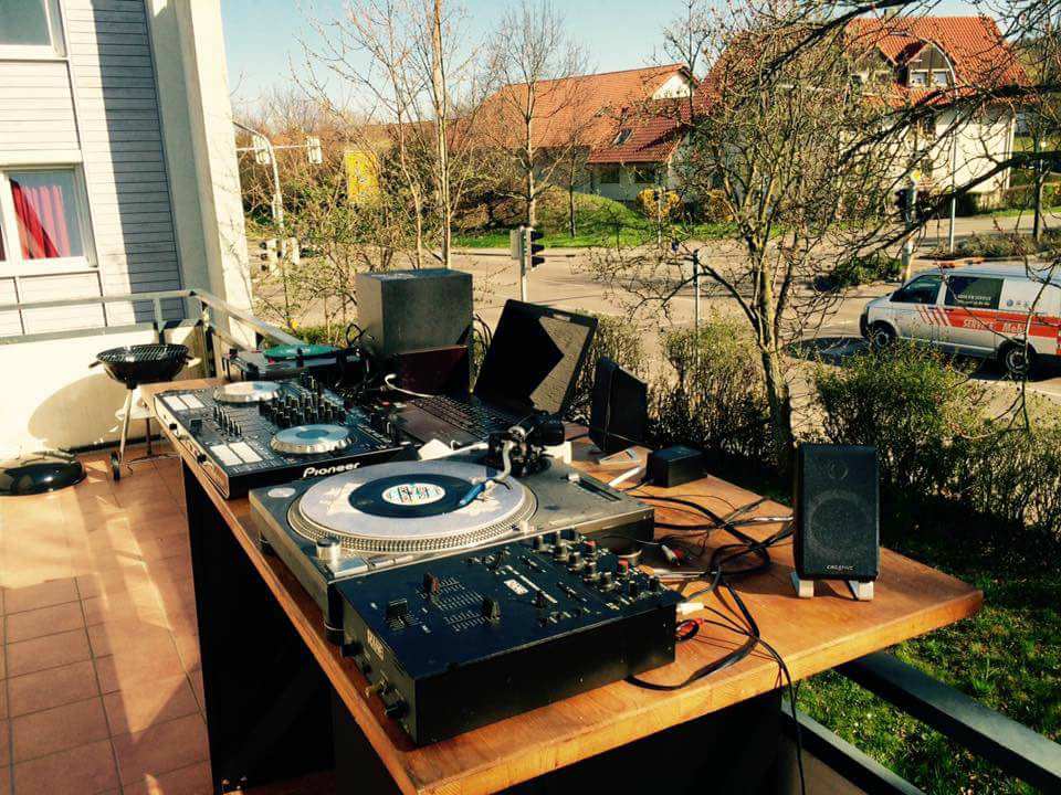robin_schulz's tweet photo. Loving this setup Dela! DJs tweet a pic using hashtag #ShowOffYourSetup to be featured 🔥🔥🔥 https://t.co/Mk1tKxnPow