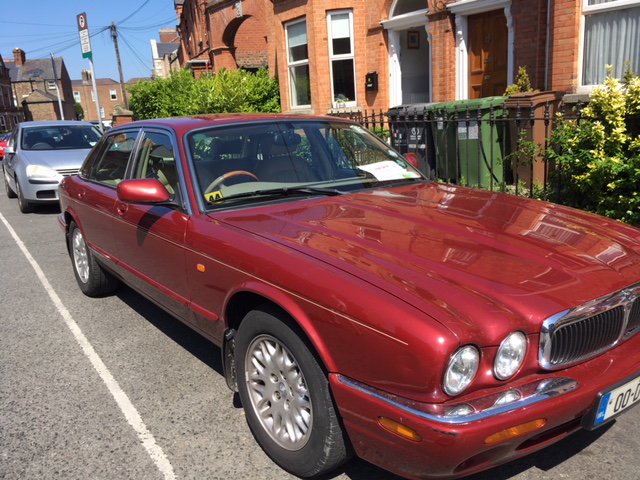 GeraldFlynn's tweet photo. Classic Jaguar XJ8. Being sold in #Ranelagh
Suit collector for classic car project. 3.2cc V8 engine in top condition. Only two owners. https://t.co/awhKsoGnFw