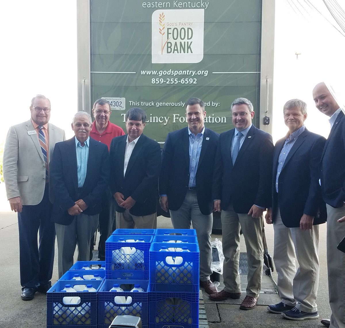 true_rdn's tweet photo. The Dairy Alliance is helping to close the hunger gap by supporting the Milk2MyPlate program, in cooperation with Feeding America and God's Pantry Food Bank. Thanks to our dairy farmers, more families and children in need will have access to nutrient-packed milk! #UndeniablyDairy https://t.co/rsYCXg5Vvs