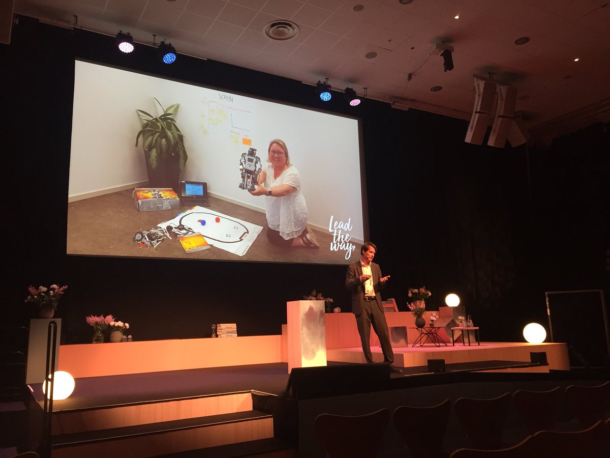 AslundK's tweet photo. <3 the danish way of using LEGO to assessing skills. Oskar Jonsson at @Arbetsformed session #leadtheway #biglegofan https://t.co/OeMGdnbhnS