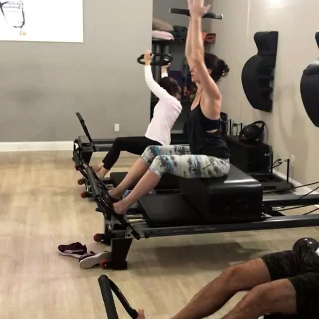 pilatesonthebch's tweet image. Twist n Turn Tuesday💃🏻
@gringakool working our obliques this morning in her 9am advanced class💪🏻
#pilates #obliqueworkout #reformer #tuesdaymotivation #fitness #fitfam #potb #workoutsmarternotharder #wsnh ift.tt/2L6acCT