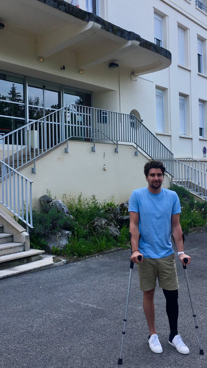 Après une saison avec un genou grinçant puis un petit tour chez Bertrand.
Jambe neuve troisième du nom ..
#descroiséspourtous
#lesvacancesàhauteville
#dpforever