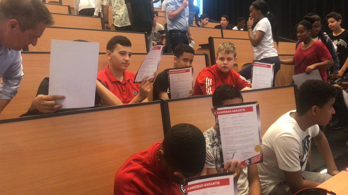 Vandaag hebben onze leerlingen die het profiel BWI (bouwen, wonen &amp; interieur) kiezen aan-de-bak-garanties ontvangen. Met deze garantie kunnen de leerlingen na het behalen van hun diploma gegarandeerd aan een leerwerkbaan beginnen!
🏠🏗🛠

#rijnmondbouw #spginfra #bwi