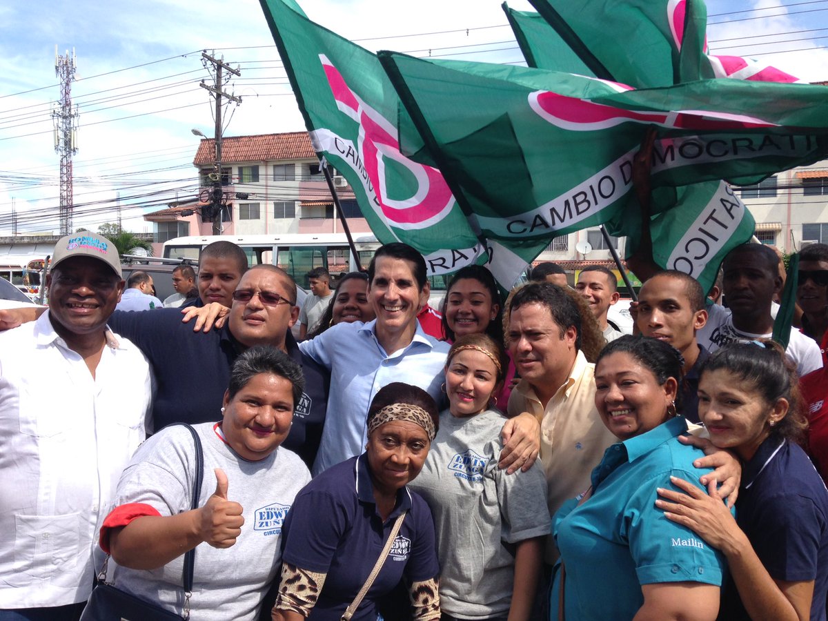edwinz2014's tweet photo. Hoy se da un nuevo paso al hacer formalmente la candidatura de Romulo Roux para Presidente de la Republica  #SecretariaDeLaMujer #CambioDemocratico #SeParteDelCambio #romulorouxpresidente https://t.co/zNUWqh2Huf