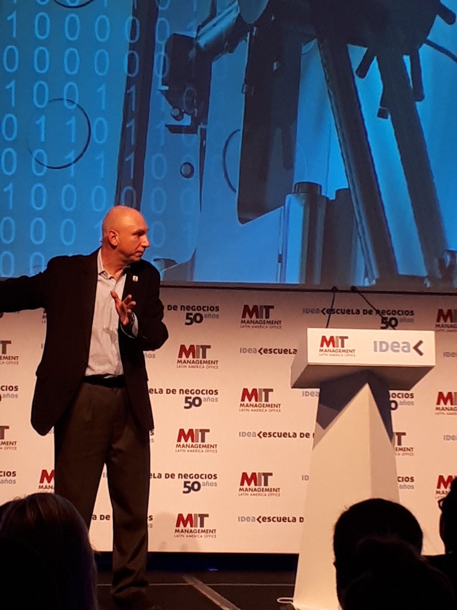 PilarMaure's tweet photo. Excelente cierre con desafíos e investigaciones de cara a la revolución de innovacion que estamos transitando . @RobertoRigobon @IdeaArg #MIT #MITFintechLatam @MITSloan en Argentina con sus aportes. https://t.co/rAORmymPOS