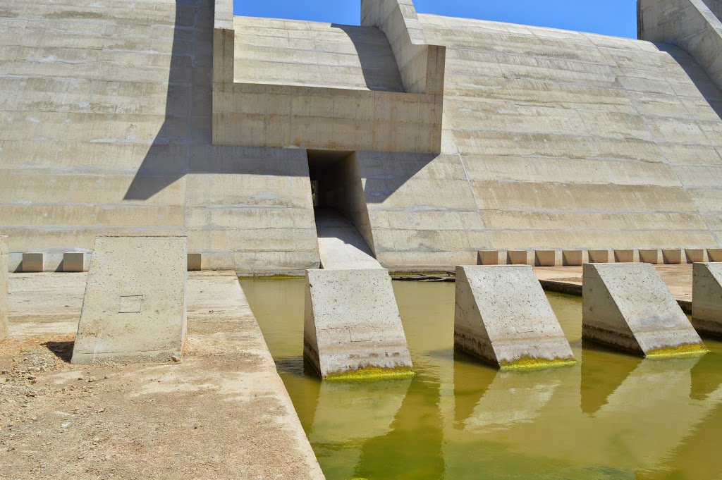SamuelGMCivil's tweet photo. La presa de Terrateig forma parte del plan de defensa contra inundaciones de La Safor. Construida exclusivamente para laminar avenidas del río Vernissa. Según su diseño alcanza las siguientes reducciones del caudal de entrada.
T=25-75%
T=50-80%
T=100-56%
#CivilEngineering #presas https://t.co/vSEe0ggxp2