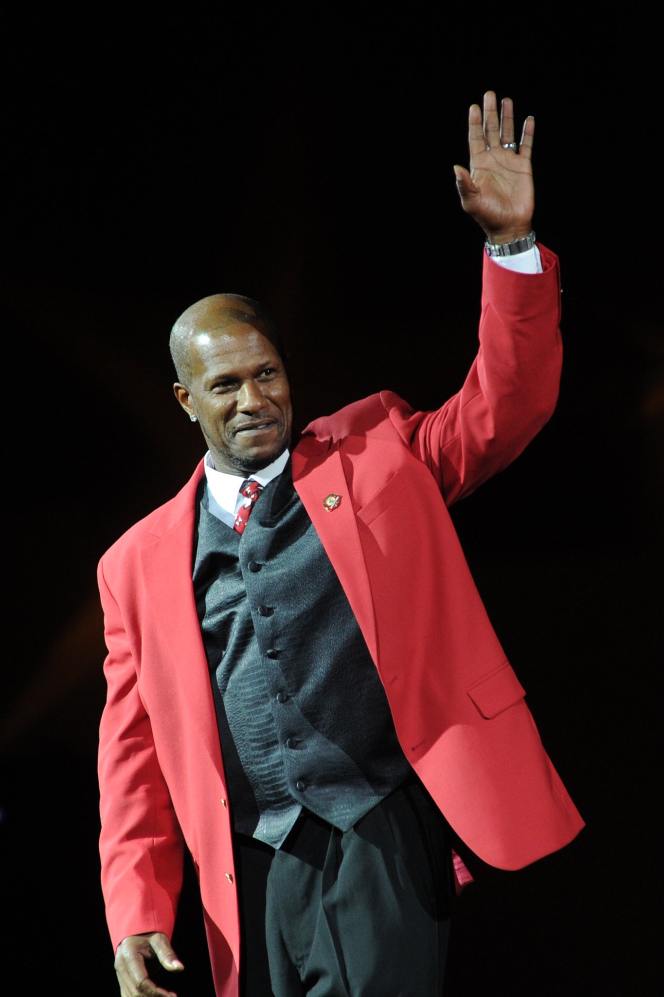 Happy Birthday to Reds Hall of Famer Eric Davis! looking good in his Hall of Fame jacket. 