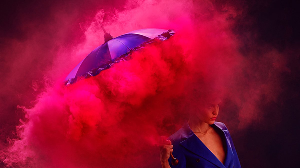 functionfox's tweet image. Tim Tadder’s work combining vintage umbrellas from Bella Umbrella, fashion and smoke is bold, alluring and so artistic – it’s an incredible visual gift for anyone lucky enough to catch a glimpse. @TimTadder @bellaumbrella #StayCreative #FunctionFox #BellaUmbrella