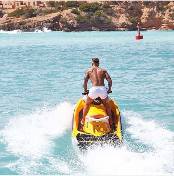 boohoo's tweet photo. You can put as many guys as you want in that villa but there's ONLY gonna be ONE Alex Bowen 😍🔥❤️❤️ @ab_bowen07 https://t.co/Im5ht6ljHw