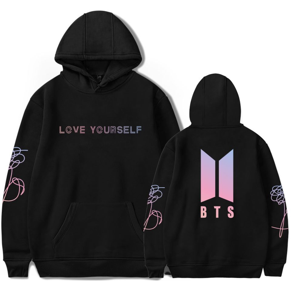 official_merch's tweet photo. HUGE BTS BUNDLE GIVEAWAY FOR THE BTS ARMY!!!!

- BTS CROP TOP + SHORTS

- ARMY BOMB VER 2

- LOVE YOURSELF HOODIE

- LOVE YOURSELF TEE

To enter you must do all 3:

1. Follow

2. Retweet 

3. Turn notifications on

*PROOFS ARE IN LIKES*

*Ends at 1.2k retweets* https://t.co/oZRyjQ8OvJ