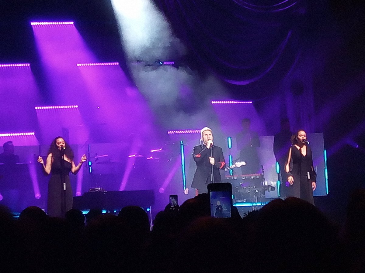 BrophyHayley's tweet photo. #isleofman Gary we love you! @GaryBarlow https://t.co/qOGiuXDxgC