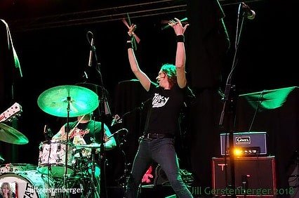 DanlingForever's tweet photo. Dan and his drum sticks twirling!
Repost from @jillsblues
"The Darkness at SouthSideMusicHall Dallas, Texas! The final date on the NorthUSA #tourdeprance
#thedarkness #concertphotography #livemusic #rocknroll"
#DanHawkins #drummer #drums #livemusic #Music #danling #danlingforever https://t.co/WSQWX2fRzK