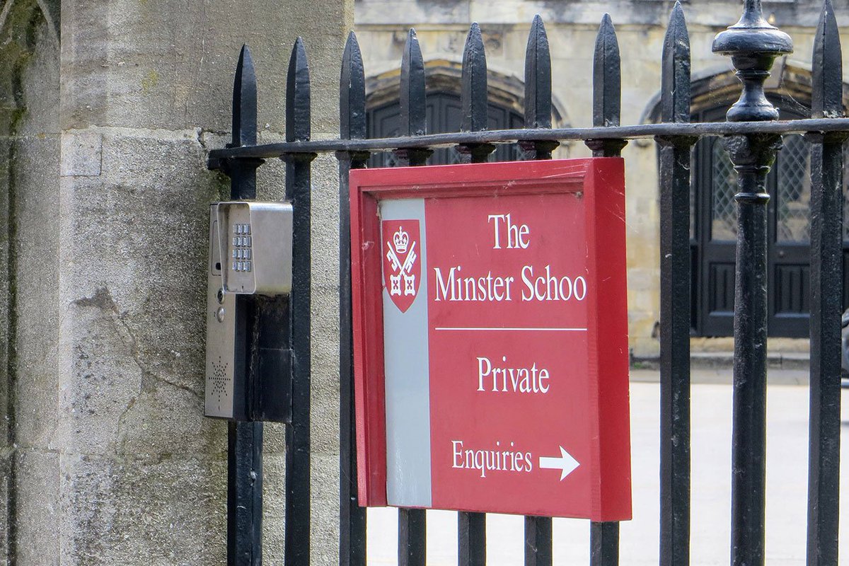 Minster School parents call for prompt return of suspended teachers after meeting with Dean 
yorkmix.com/news/minster-s…