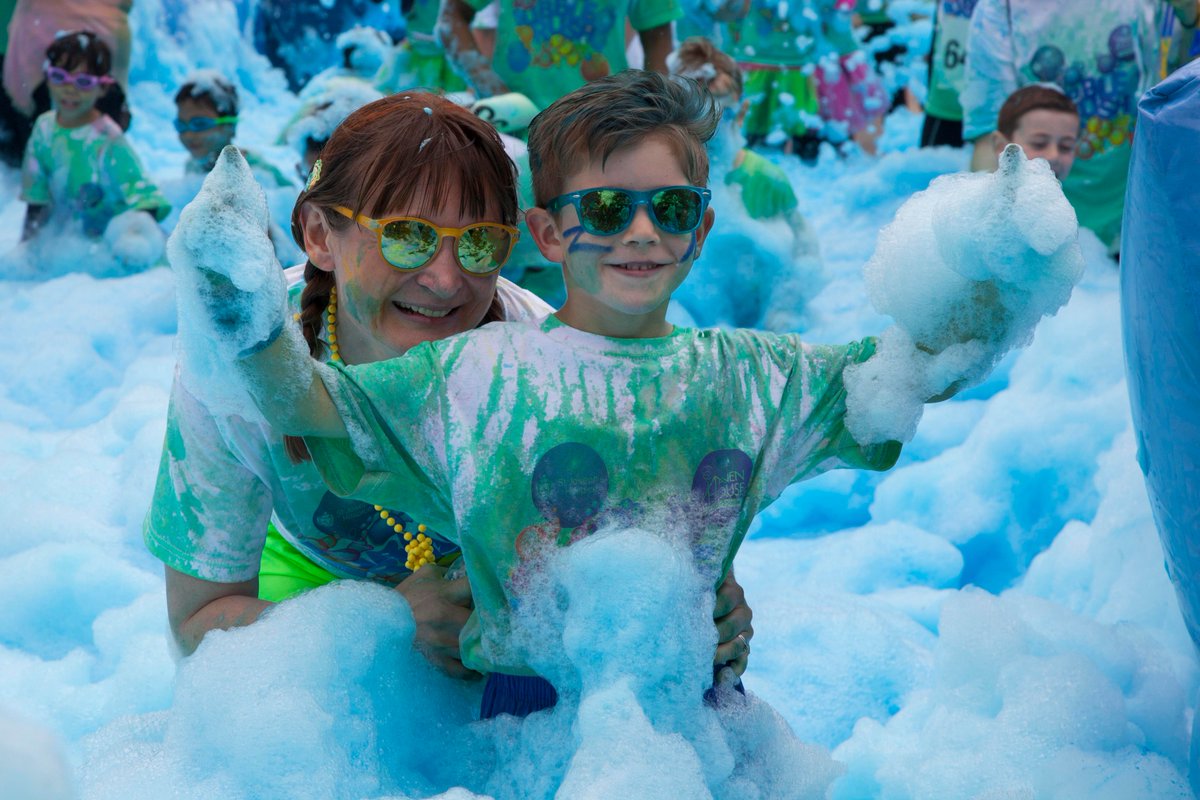 elbubblerush's tweet photo. 12 sleeps until East London Bubble Rush! Don't forget to get your tickets to support local #hospice care and enjoy some bubbly fun in the sun 🌞😎 #CharityTuesday @bubblerush5k https://t.co/9VzXRoM9e1 https://t.co/4oPKPDz7J7