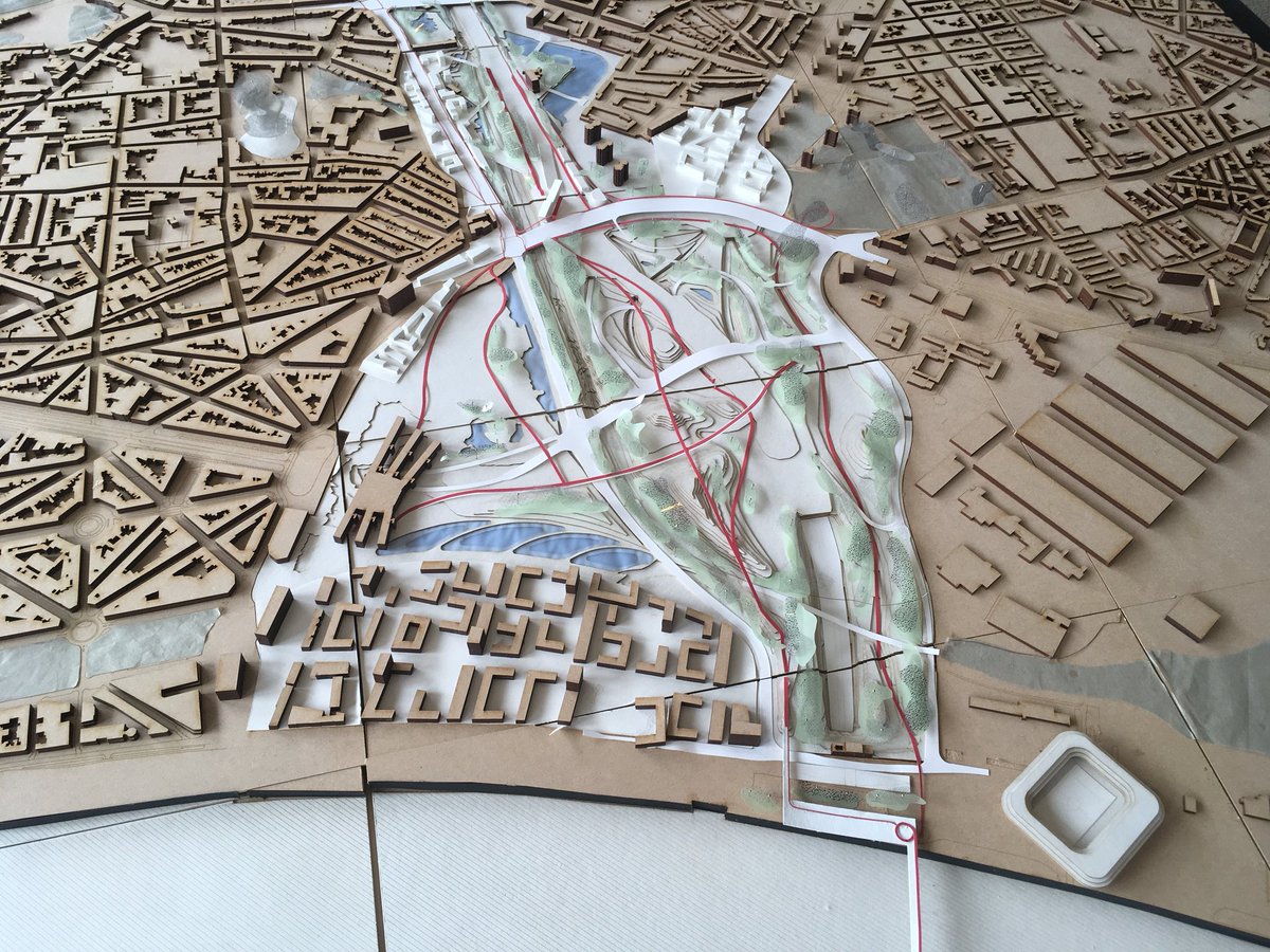 WoutBaert's tweet photo. Ontwerpmaquettes #overdering geven inzicht in toekomstige fietsinfrastructuur #Antwerpen. Wordt spaghettiknoop fietsspaghetti? 😉 Uitdaging wordt zeker breedte en comfort fietsinfra, ook van bestaande (!) ifv 50/50 modal split. #sterkfietsbeleid https://t.co/DXEzqB1xge