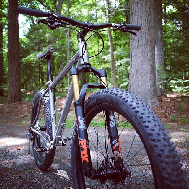 kishbike's tweet photo. 🕺summer’s here and the time is right for sweatin’ in the woods 🕺  #carrboromade #titanium #custombike #bplus #tickseason https://t.co/jvWGX25OP0