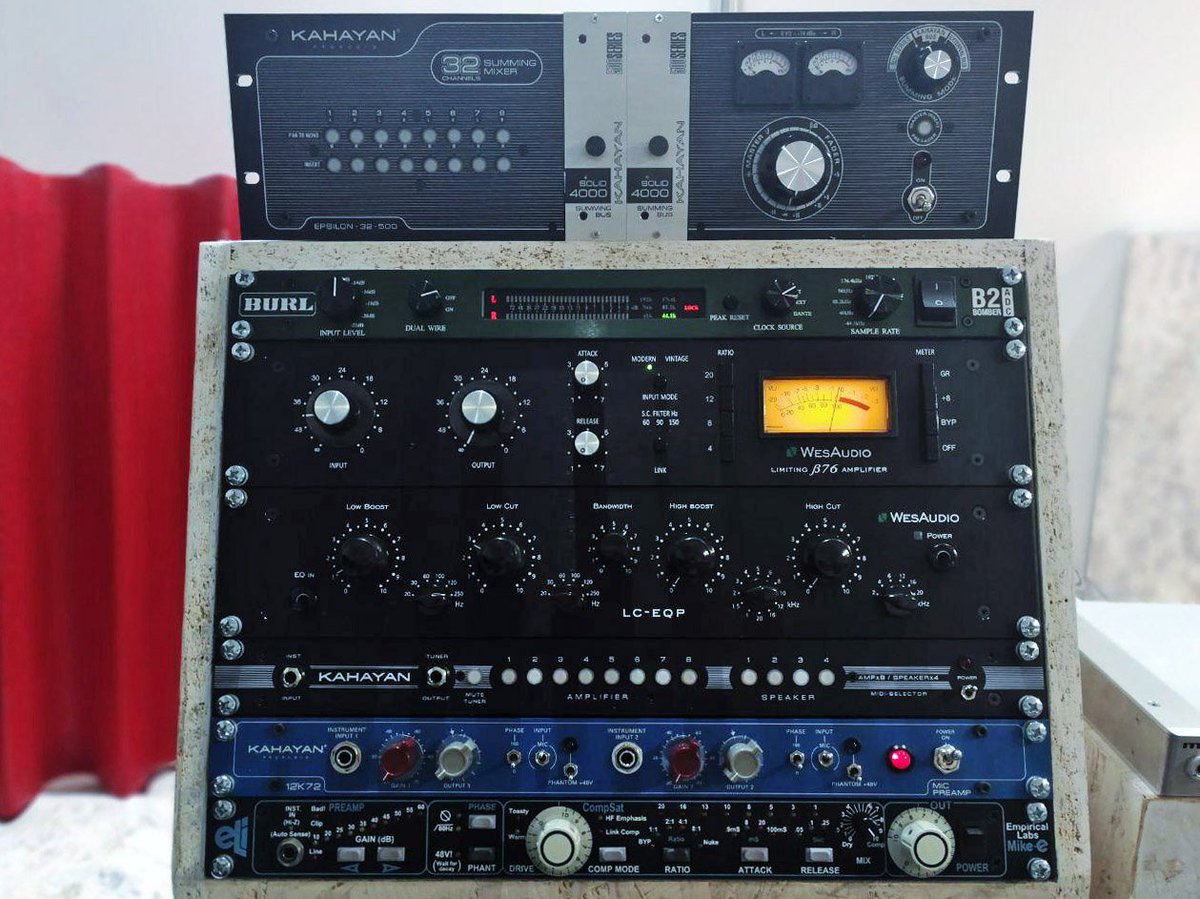 Digilandsrl's tweet image. Kahayan Epsilon 32-500 è studiato per la colorazione custom della tua sommatoria tramite i moduli serie 500 che già preferisci! Questo arsenale è solo parte della catena demo presentata all'AES Show di Milano. Tutta Importazione Esclusiva DIGILAND: @WesAudio, @BurlAudio, Kahayan!