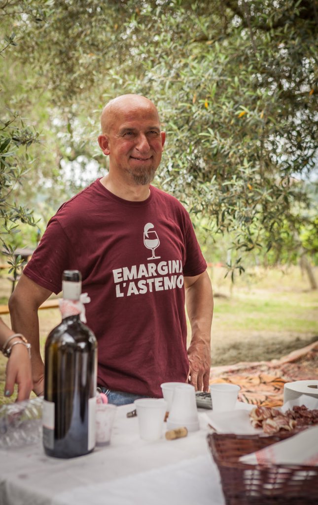 WineNewsIt's tweet photo. Boom per #CantineAperte2018: superato 1 milione di visite nelle #cantine di tutta #Italia nel weekend e l'hashtag ufficiale è stato #trendtopic. Sull'onda del successo, adesso @MTV_Italia prepara gli #StatiGenerali dell'#Enoturismo italiano https://t.co/XHiIKT87un