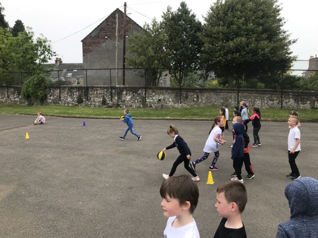 itsMissRaitt's tweet photo. Thank you to Euan who coached us in basketball today. We had an excellent time and developed lots of important skills. 🏀 #healthweek https://t.co/78fBjQTpOl