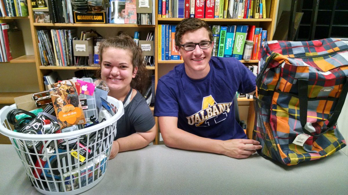 baker_guidance's tweet photo. Winner Winner, Chicken Dinner! Congratulations to our Grand Prize winners that attended College Transition Workshops to learn more about life on campus! @BCSDBEES https://t.co/H2uvne68TD