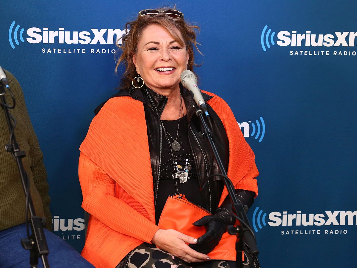 Roseanne Barr apologizes for offensive tweet, announces she is "leaving" Twitter bit.ly/2kzwmT6?utm_so… https://t.co/TiEcgXUarm