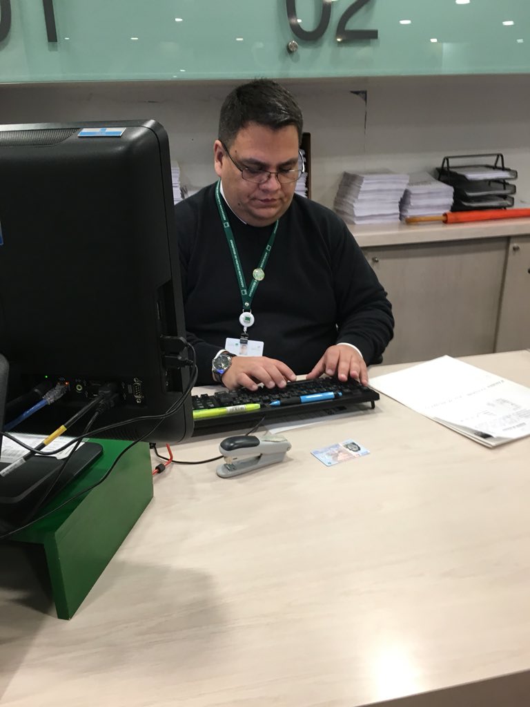 Agata2k's tweet photo. @PrevencionACHS @HdelTrabajador hemos recibido una pésima atención de este señor, por favor evalúen mejor a sus trabajadores. https://t.co/1ZTIXveMfH