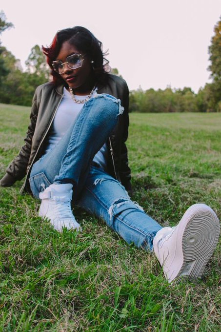 Watch Mom's leaked NSFW photo on TwXstars