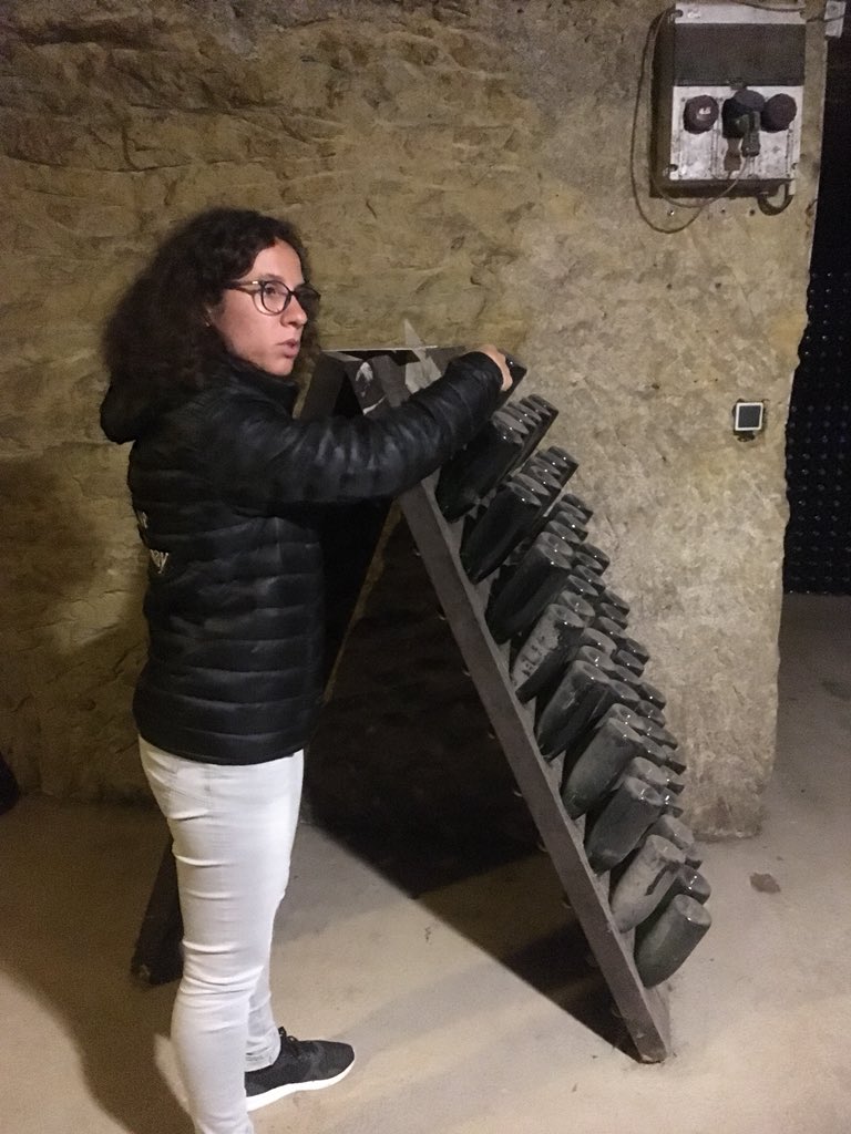 CallSingers's tweet image. Wonderful tour and wine tasting session today at the Vouvray Cave de Vin. Excellent nibbles too. #callingtonsingersontour