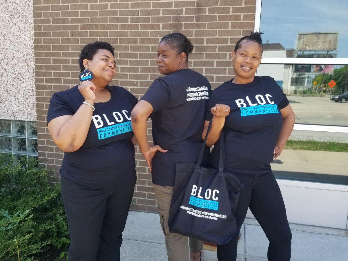 blocbyblocMKE's tweet photo. T-shirts are in! With a $25 donation to BLOC you can get a free shirt. Supplies are limited. Go to https://t.co/VQJrYQukHe
#ListenToTheBLOC #SupportTheBLOC #InvestInTheBLOC https://t.co/tZGHRTa7PV