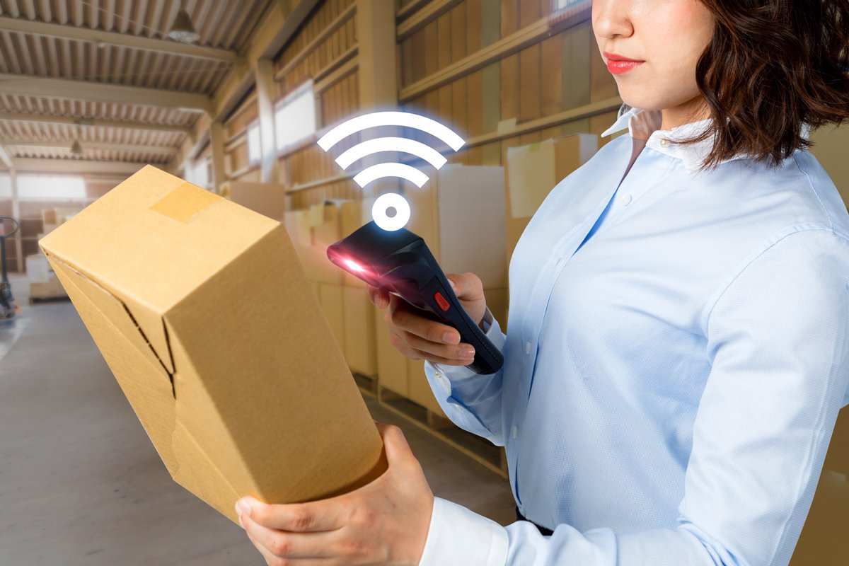 CheckptUK's tweet image. .@RetailSystems has reported that China's largest retailer, @JD_Corporate, is trialling in-car deliveries (bit.ly/2H0qlHI)! Will it catch on in the UK? It will require flawless inventory control - learn more about how our solutions could help &amp;gt;&amp;gt; bit.ly/CKPUK
