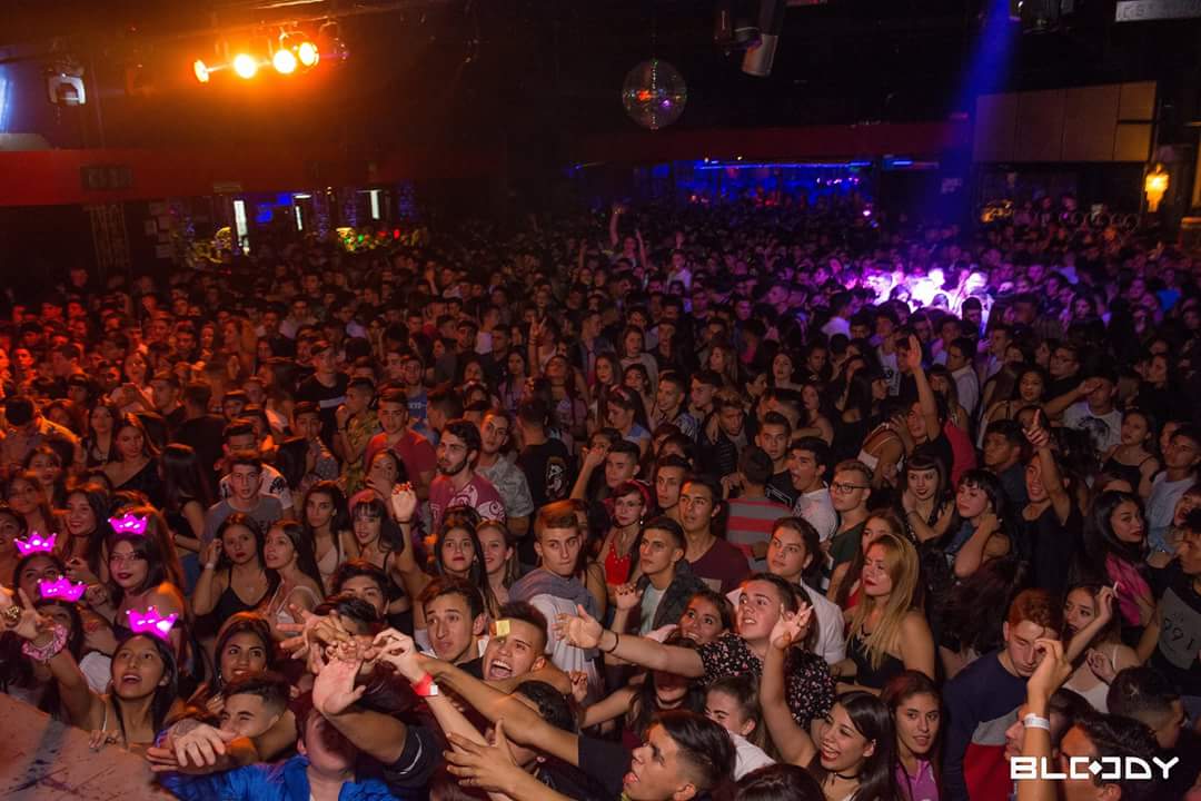 Bloody_prefe's tweet photo. ESTE VIERNES METEMOS FIESTA!!!
#BLOODYExplosive
Set en vivo AXEL CARAM
Listas GRATIS para las chicas https://t.co/2ZoNXVSSxP