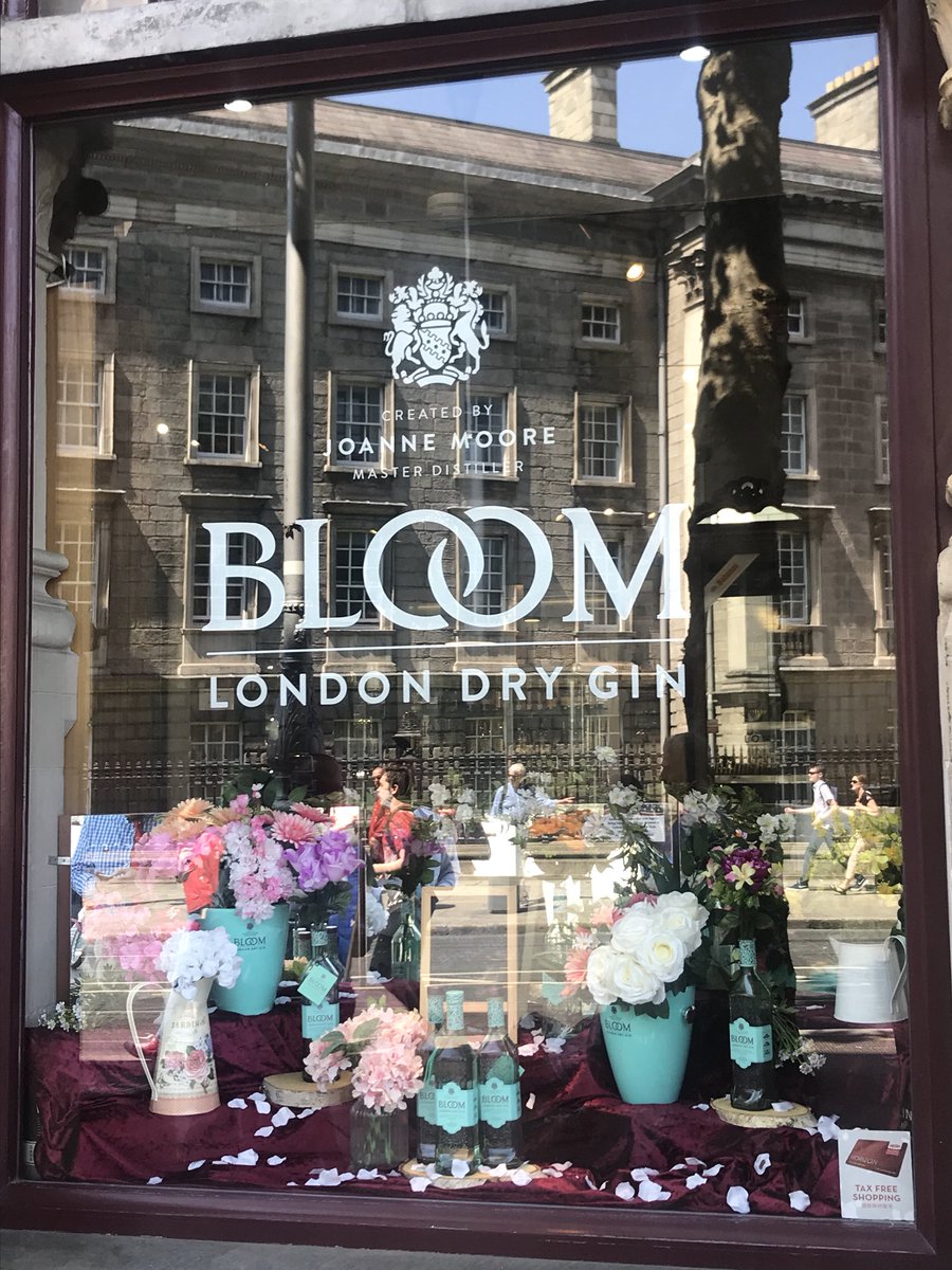 lisa_d3's tweet image. It’s all about our floral @BLOOMGin at the moment 🌸 #bloomgin #Bloom2018 #dublin #gin #FlowerPower