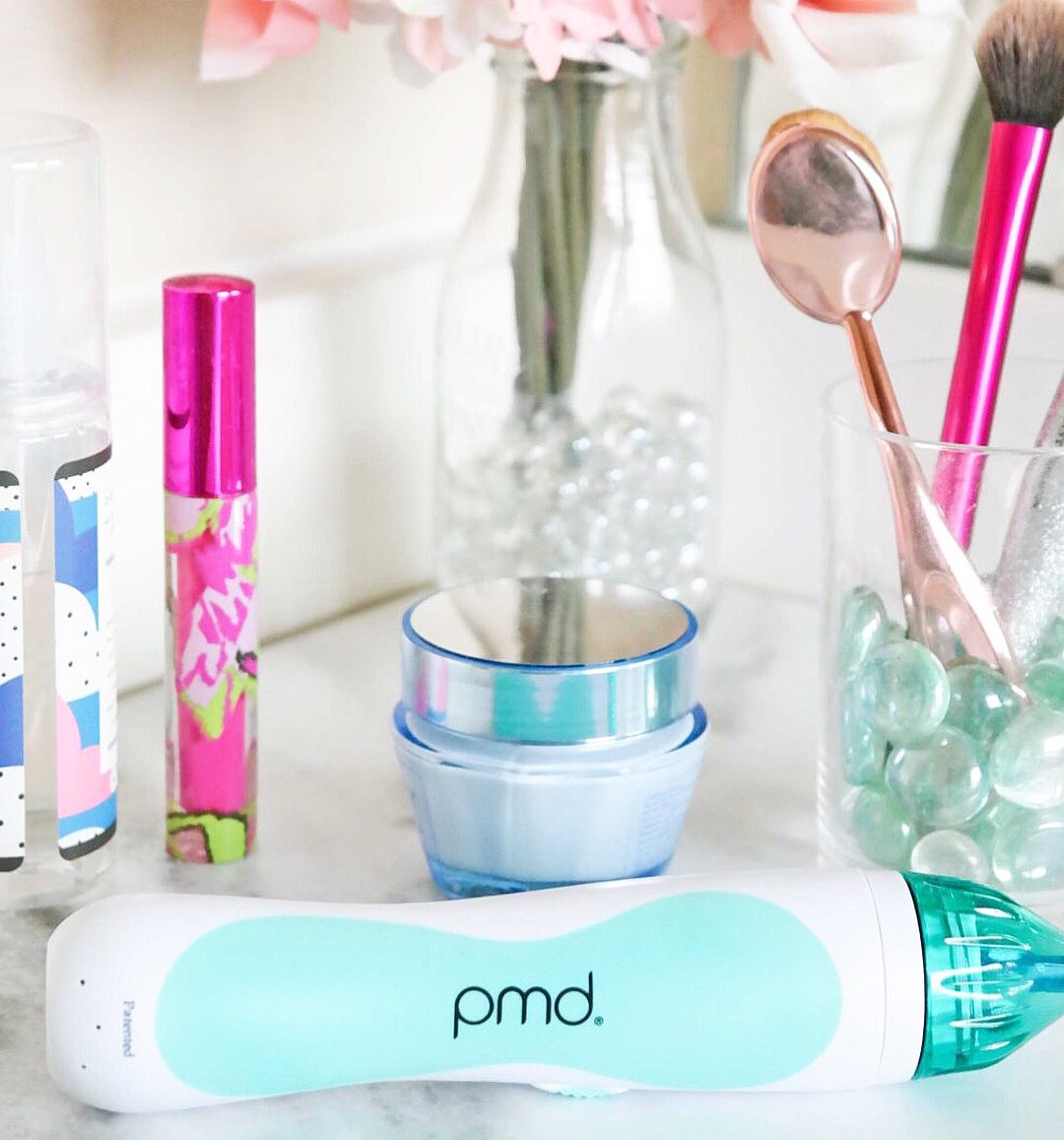 LipstickBrunch's tweet photo. After using it for 5 weeks, here’s what I think of the @pmdbeauty! https://t.co/MRzgM3Nnz4 @Primp #pmdbeauty #PRIMPxPMD #ad https://t.co/bvDHmhWZxP