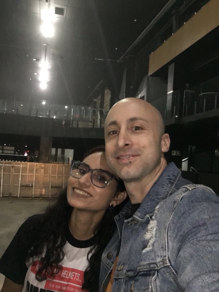 AlineLirareis's tweet photo. Saga 2 #Soubdcheck #NHJBTourCuritiba by @simpleplan @chuckcomeau @jeffstinco @SebLefebvre and @pierrebouvier #BeAmazingGuys ❤️😊 https://t.co/fy1cfy908c