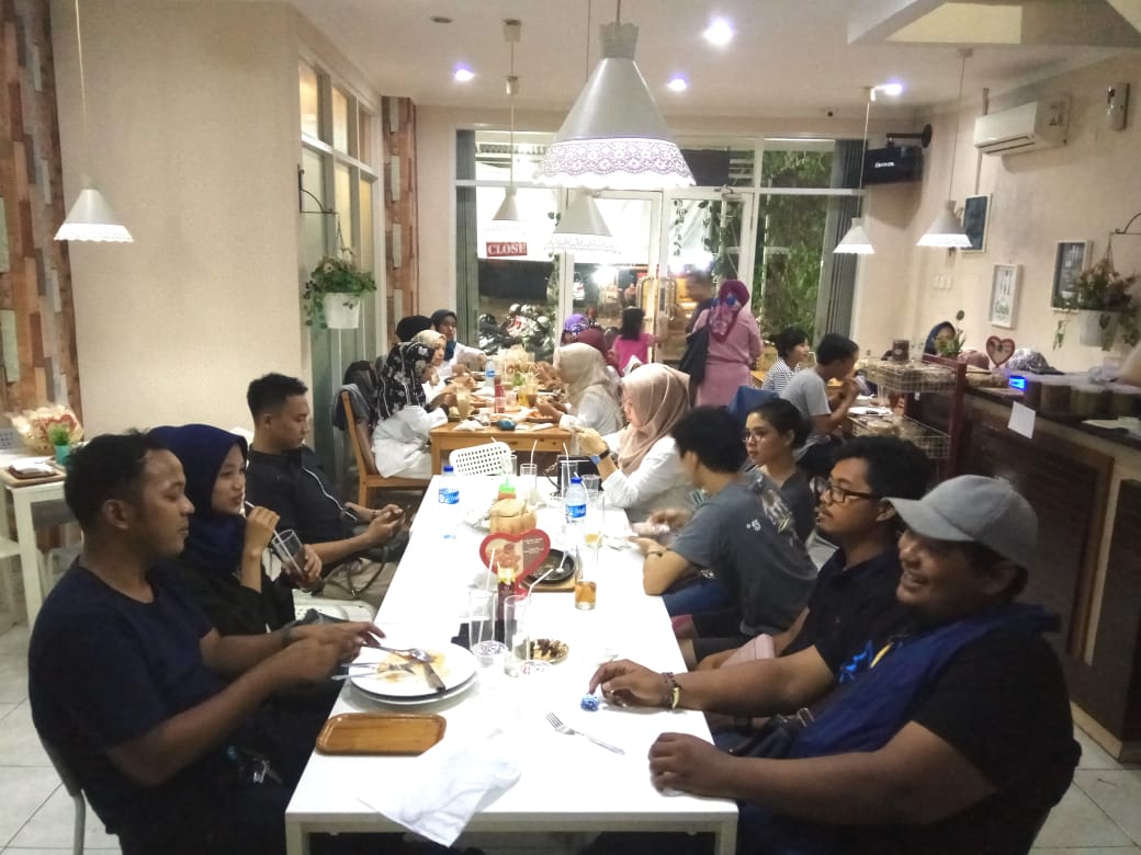 OficioEx's tweet photo. @HukGardenResto  https://t.co/RhEoEmHuid