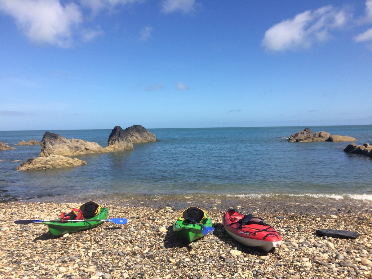 aberfforestbay's tweet photo. Where in the world was this photo take? Yes, a 5 minute kayak trip from #Aberfforest Beach #Pembrokeshire #secretbeaches https://t.co/dcADJe49C0