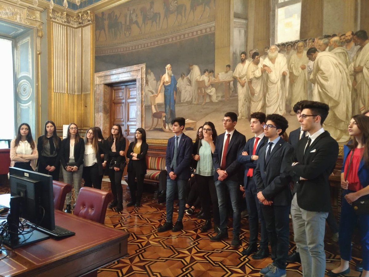 freedam4e's tweet photo. In qualità di secondi classificati al progetto #ASOC1718, giorno 23 maggio 2018 siamo stati ospiti del Senato della Repubblica Italiana presso Palazzo Madama in cui abbiamo presentato la nostra ricerca. #Freedam #TeamFreedam #ProdighiamociperleDighe #OpenCoesione https://t.co/2vpmZgYHnS