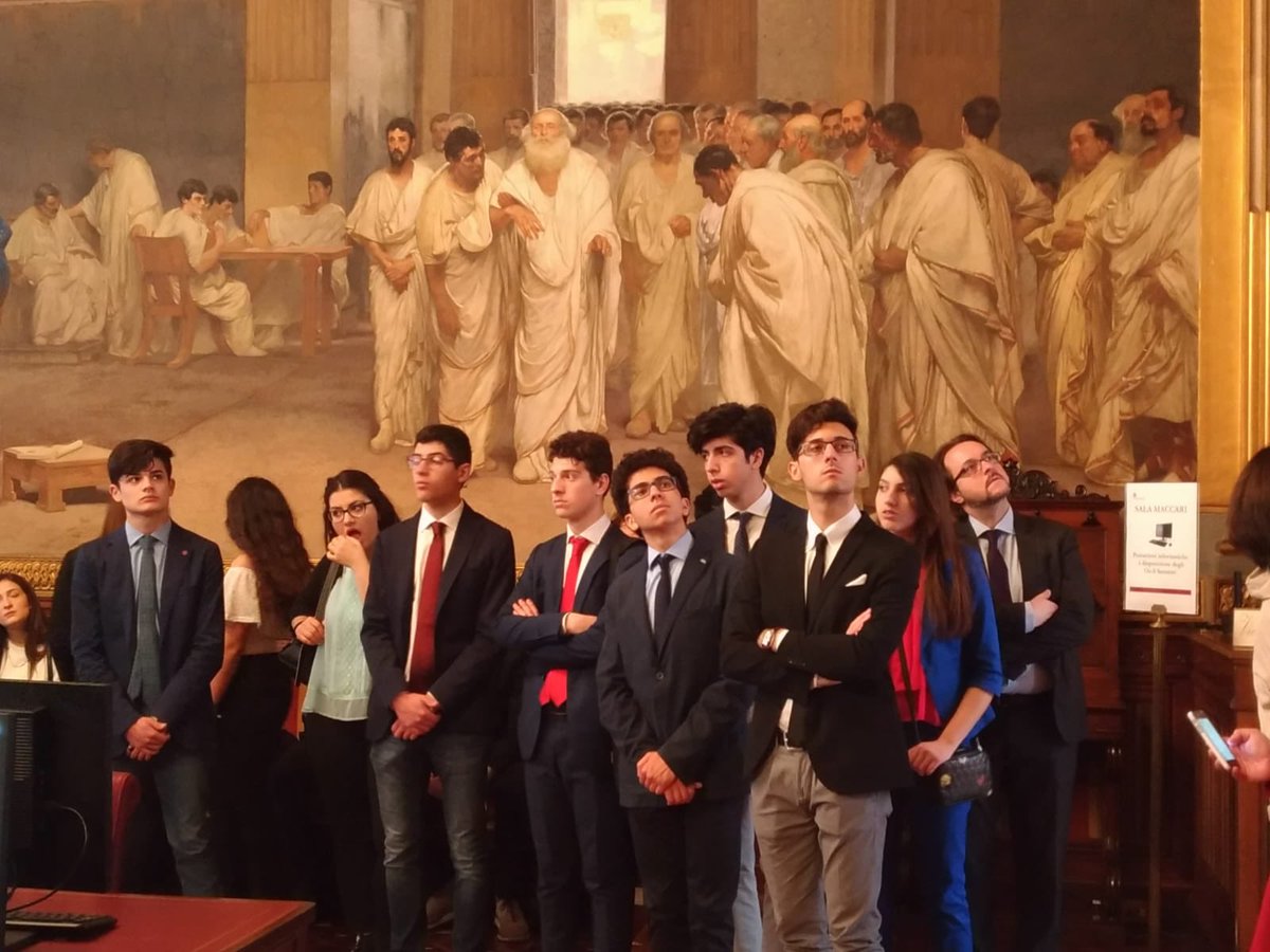 freedam4e's tweet photo. In qualità di secondi classificati al progetto #ASOC1718, giorno 23 maggio 2018 siamo stati ospiti del Senato della Repubblica Italiana presso Palazzo Madama in cui abbiamo presentato la nostra ricerca. #Freedam #TeamFreedam #ProdighiamociperleDighe #OpenCoesione https://t.co/2vpmZgYHnS