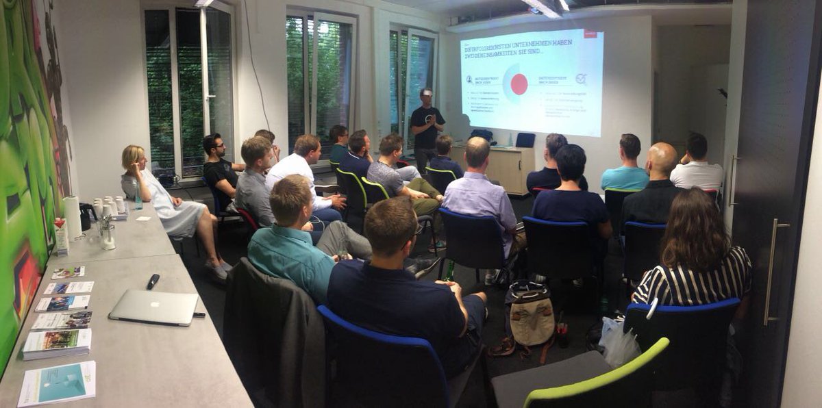 Gruenderallianz's tweet image. Volle Bude beim #AccesstoData #Meetup @WORK_INN_ an der @tu_startup! Marc berichtet über #Datathinking als Innovationsmethode sowie den #DataHub! #gründerallianzruhr #ruhrpottrules #startups #datanatives