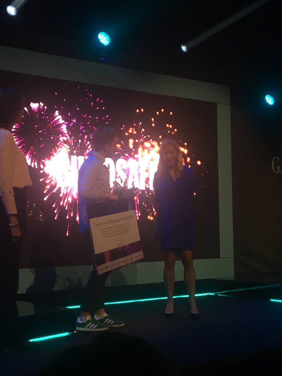 GrantThorntonSE's tweet photo. Varmt grattis @build_safe vinnare Gasellsprång 2 i Stockholm. Växande bolag som ser transparens till medarbetare som viktig framgångsfaktor 🌟 #digasell #tillväxt https://t.co/t8IZ72vUv6