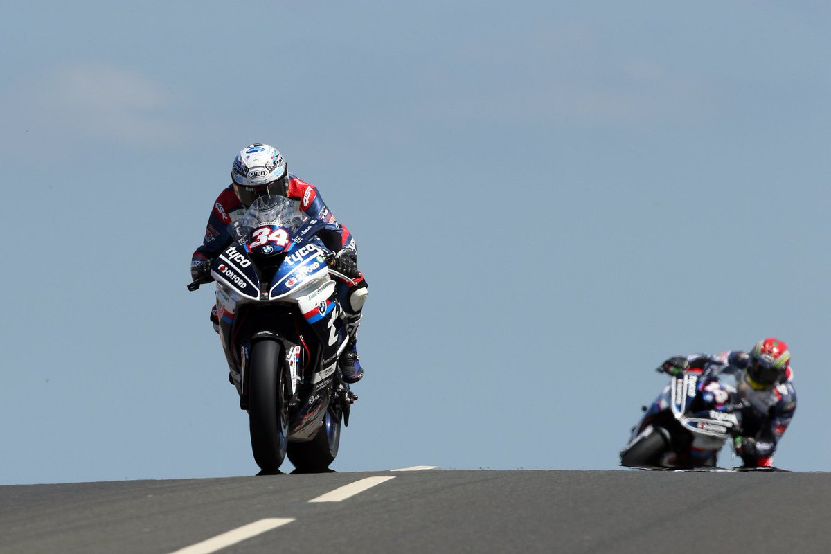 forstreetracing's tweet photo. North West 200: Superstock race @weewizard34 #AS34 & Tyco BMW 🏁
Made-to-measure leathers ✂️ individual@4sr.com | https://t.co/j9PDWzHIMc https://t.co/BiQaYigZ7U