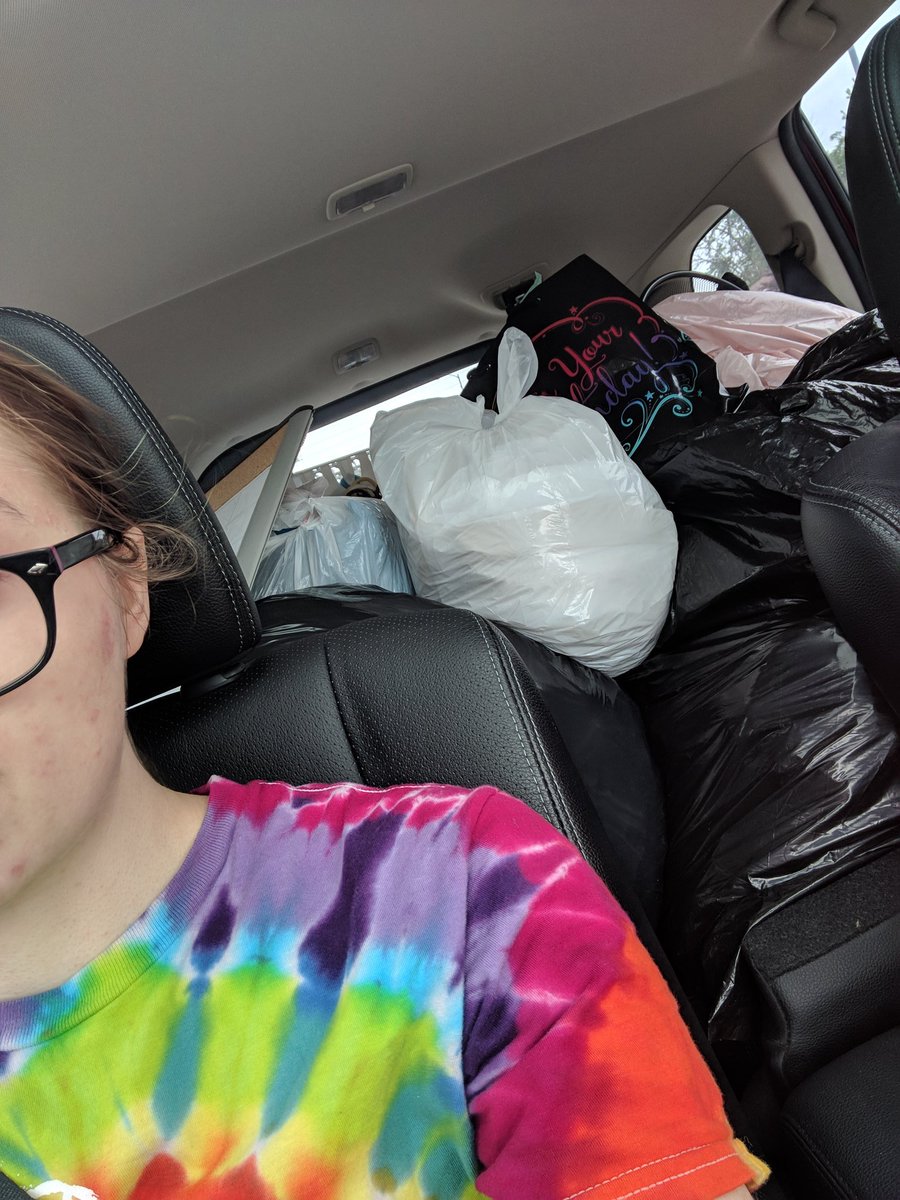 renehaskins's tweet photo. I'm out ✌️✌️ see ya in nine and a half weeks pacelli !! ❤️❤️❤️❤️ https://t.co/P8r4fGu64K
