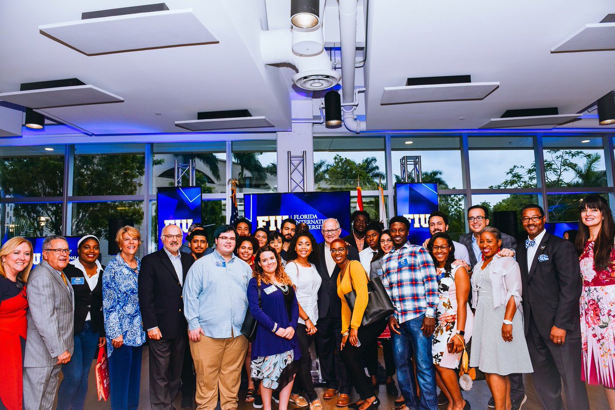 So grateful for our supporters who continue to help our students fulfill their dreams 🙏🏾 FPP students with supporters during the Vine and Dine event!
